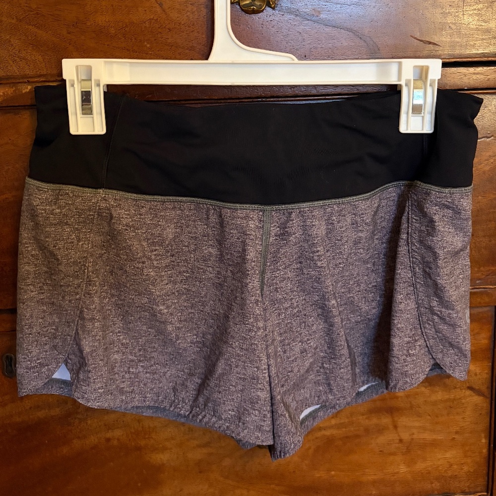 Lululemon Speed Up Low-Rise Lined Short 2.5" Size 6